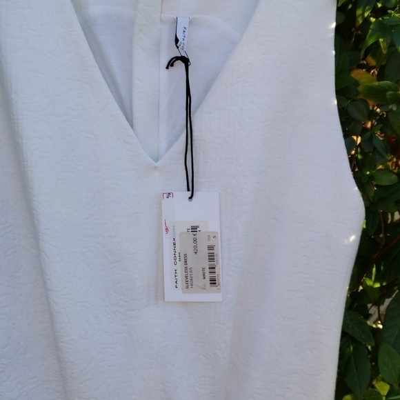 FAITH CONNEXION
Sleeveless Low-Waist Dress
Size: - Picture 5 of 5